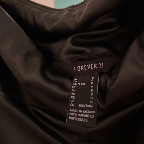 Faux Leather Leggings - Picture 4 of 4